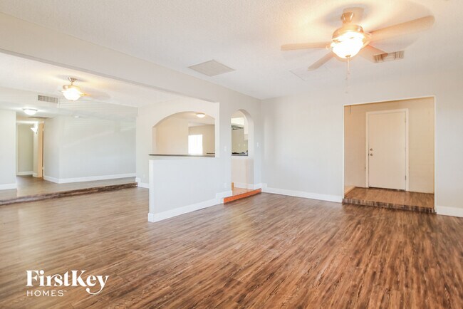 Foto del edificio - 4643 W Mountain View Rd