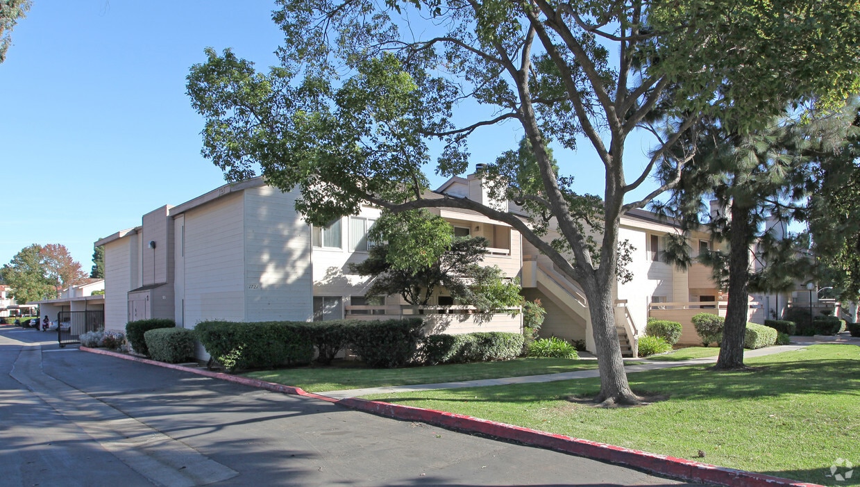 Primary Photo - 1721 Melrose Ave