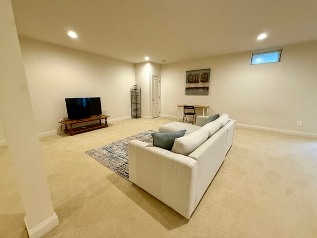 Foto del edificio - 43100 Barnstead Dr