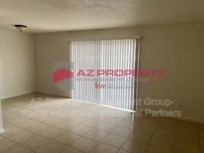 Building Photo - 6033 W Golden Ln