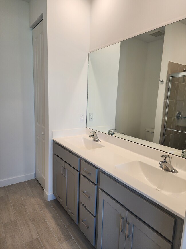 Brand New everything - 14523 Three Ponds Trl