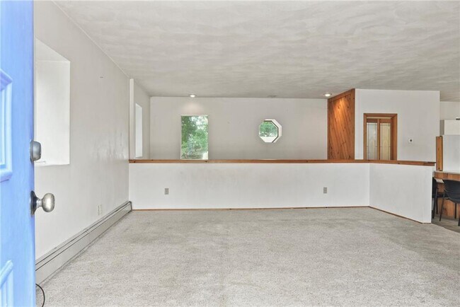 Foto del edificio - 28 Sandhill Dr