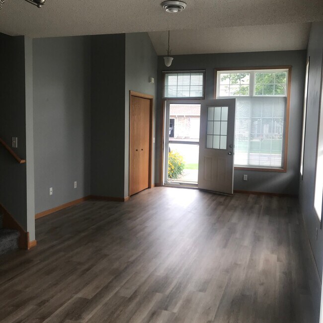 17077 Eagleview Way, Farmington, MN 55024 Townhome Rentals in