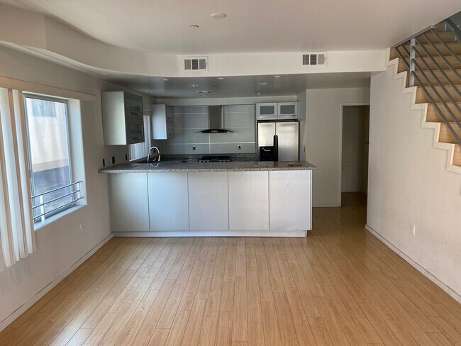 Foto del edificio - 3647 Dunn Dr