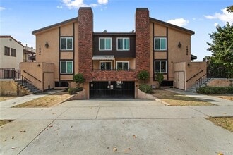 Building Photo - 1534 E Wilson Ave