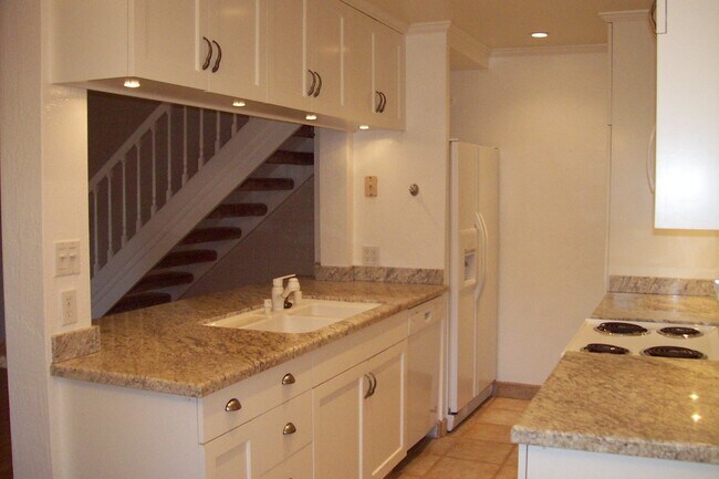 Building Photo - 46 Lassen Ln