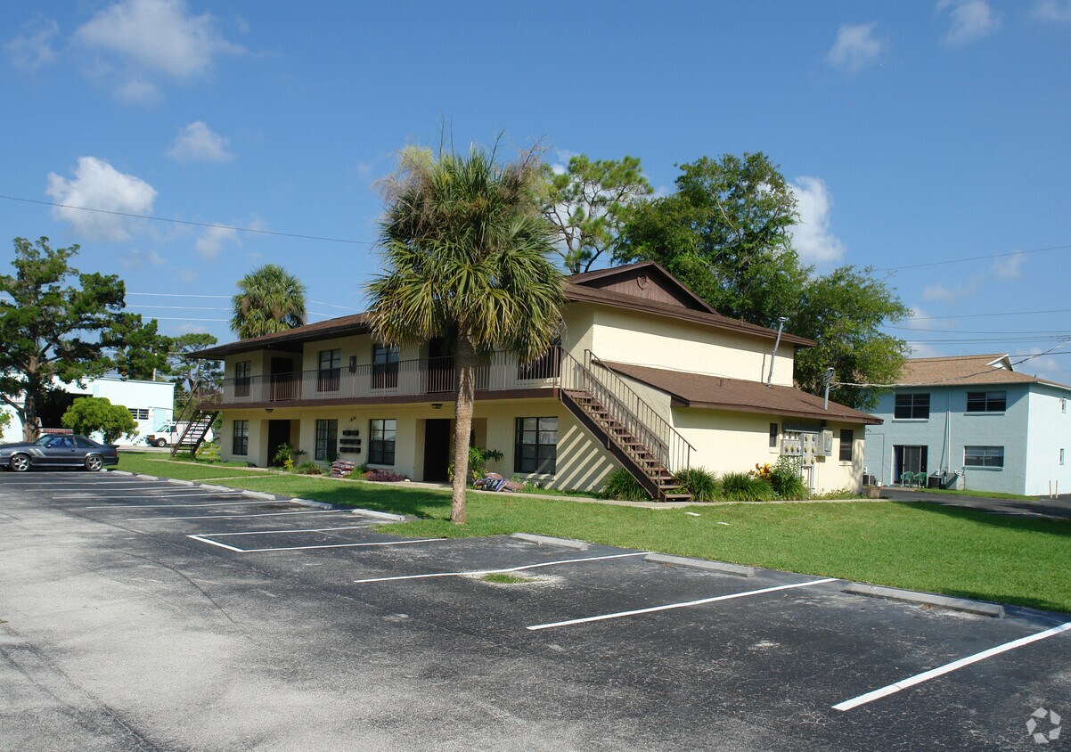 Primary Photo - Vanessa Apartments