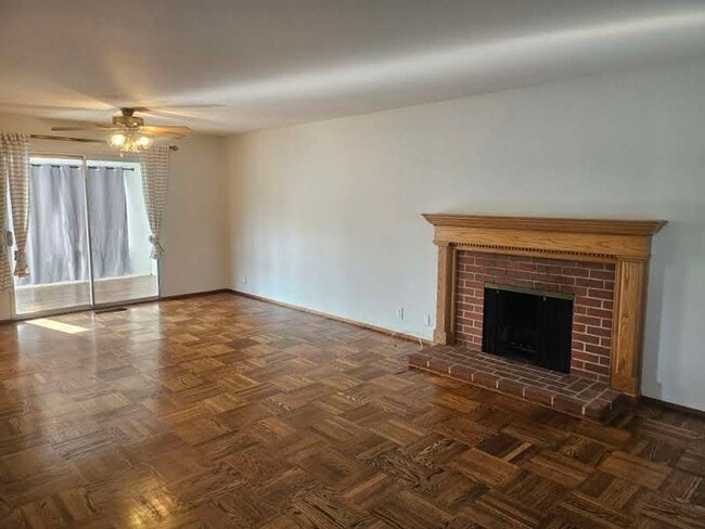 Building Photo - Millbrae Meadows 4 bed 3 bath available now