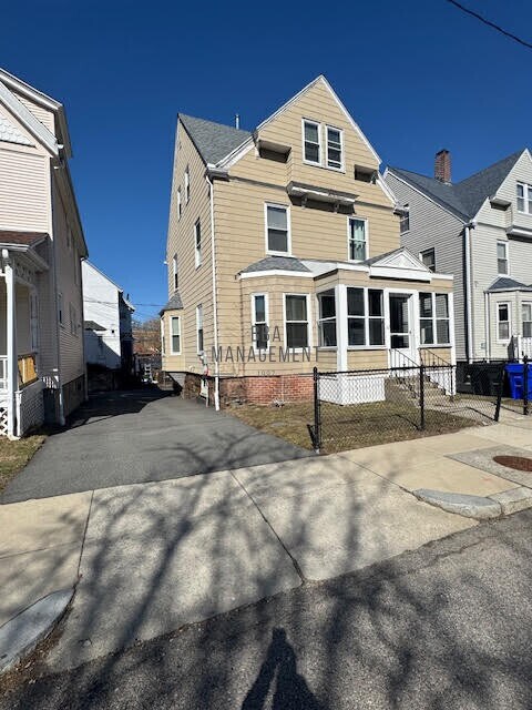 Primary Photo - 62 Saunders St