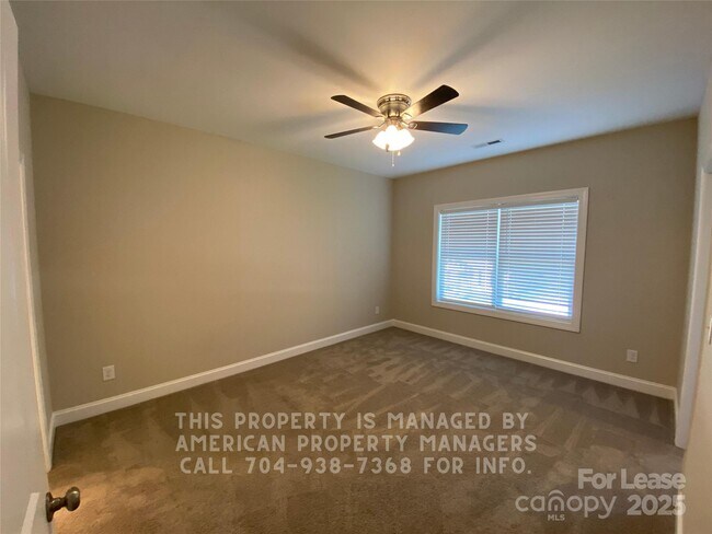 Foto del edificio - 903 Oakwood Ave