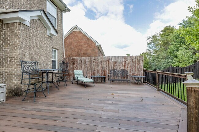 Building Photo - Spacious Spring Hill Rental in Sought-Afte...