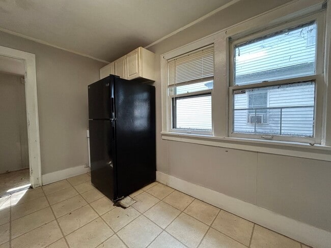 Building Photo - 3-Bedroom, 1-Bathroom Home with Updated Ki...