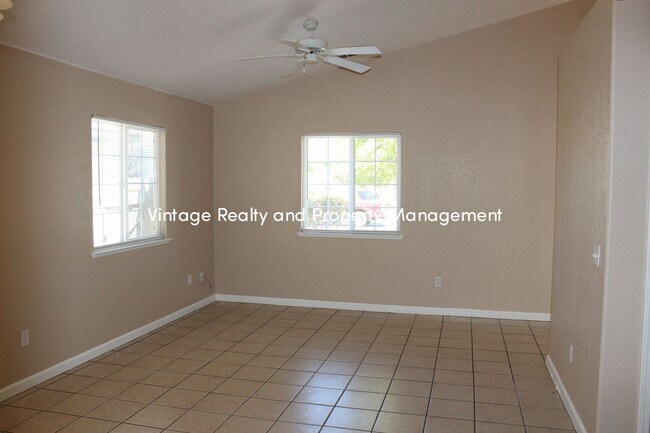 Building Photo - Just Back On The Renal Market Cozy 3 Bedro...