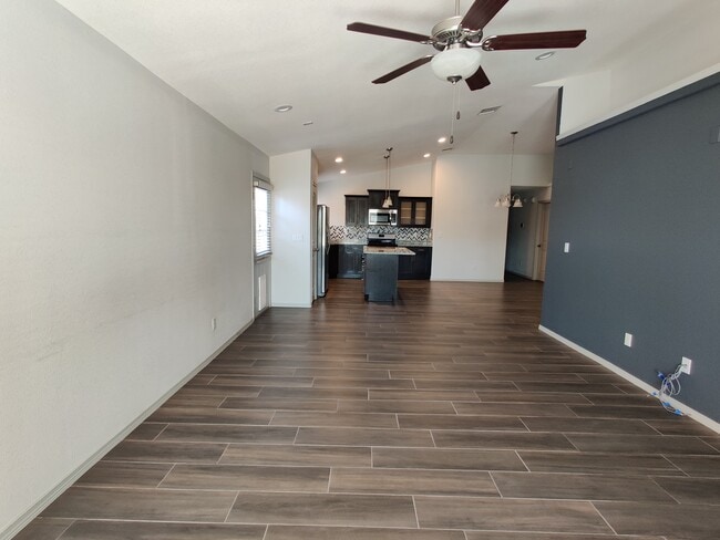 Foto del edificio - 4948 Marcella Santillana