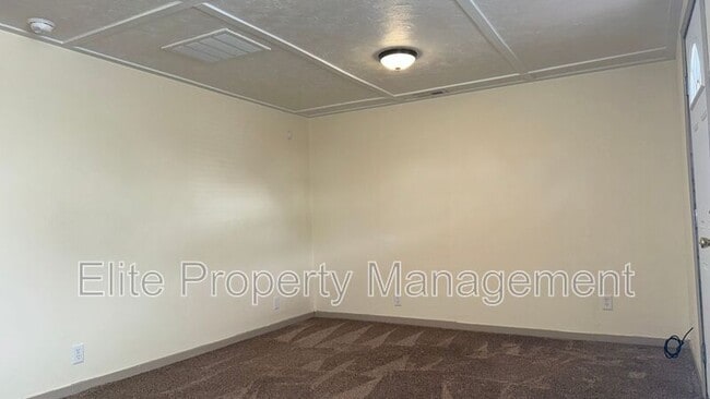 Building Photo - 2727 Santa Fe Dr