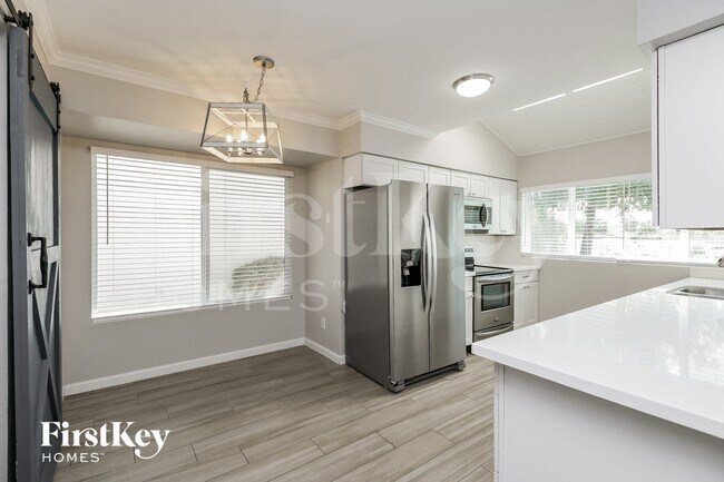 Foto del edificio - 5359 E Elmwood St