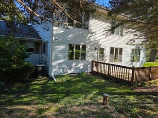 Building Photo - 732 Poplar Path