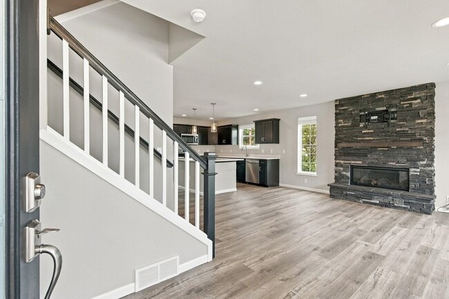 Building Photo - 6158 Driscoll Dr