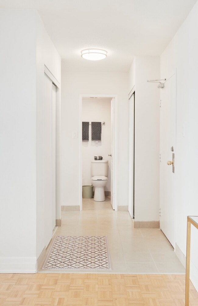 Photo du bâtiment - 1BD - FULLY RENOVATED  WITH AC -  PRIME ET...