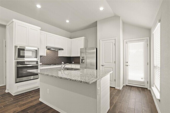 Foto del edificio - 120 Riverhill Dr