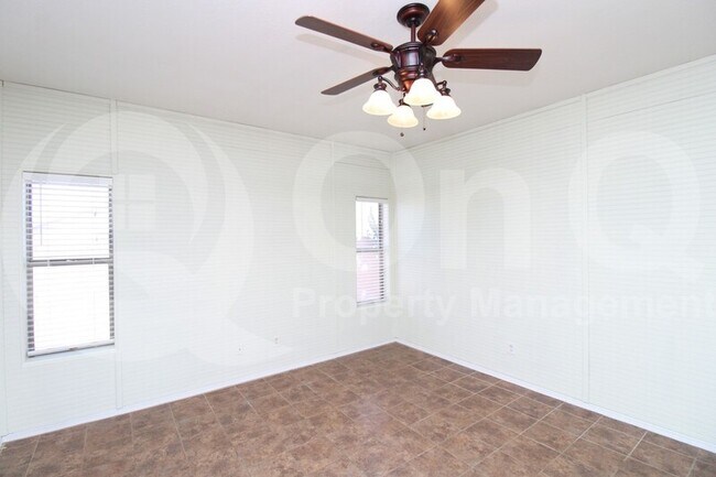 Foto del edificio - 13349 W Desert Rock Dr