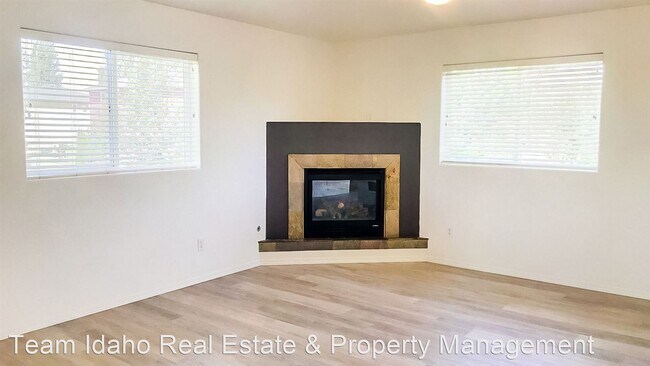 Building Photo - 4 br, 3.5 bath House - 621 Britton Lane