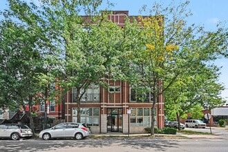 Building Photo - 3101 N California Ave