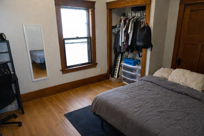 Foto del edificio - 3284 N Oakland Ave