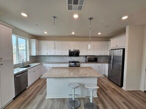 Building Photo - 431 Limoneira Ln