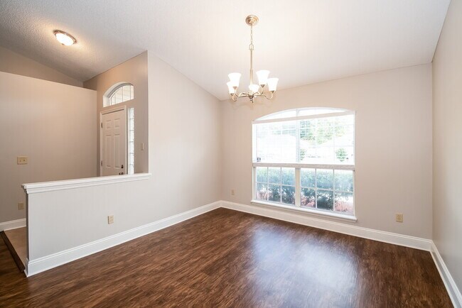 Building Photo - 8244 International Village Dr