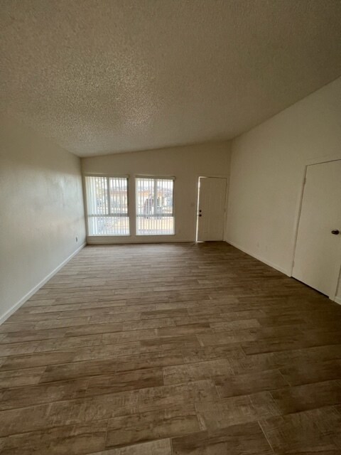 Building Photo - 61639 Granada Dr