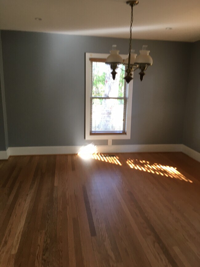 Comedor - 5687 Colonels Dr