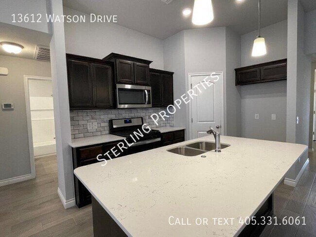 Foto del edificio - 13612 Watson Dr