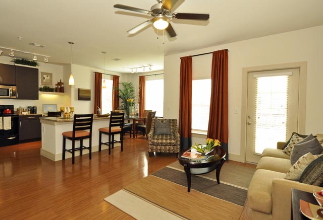 Foto principal - 1114 Falcon Park Dr