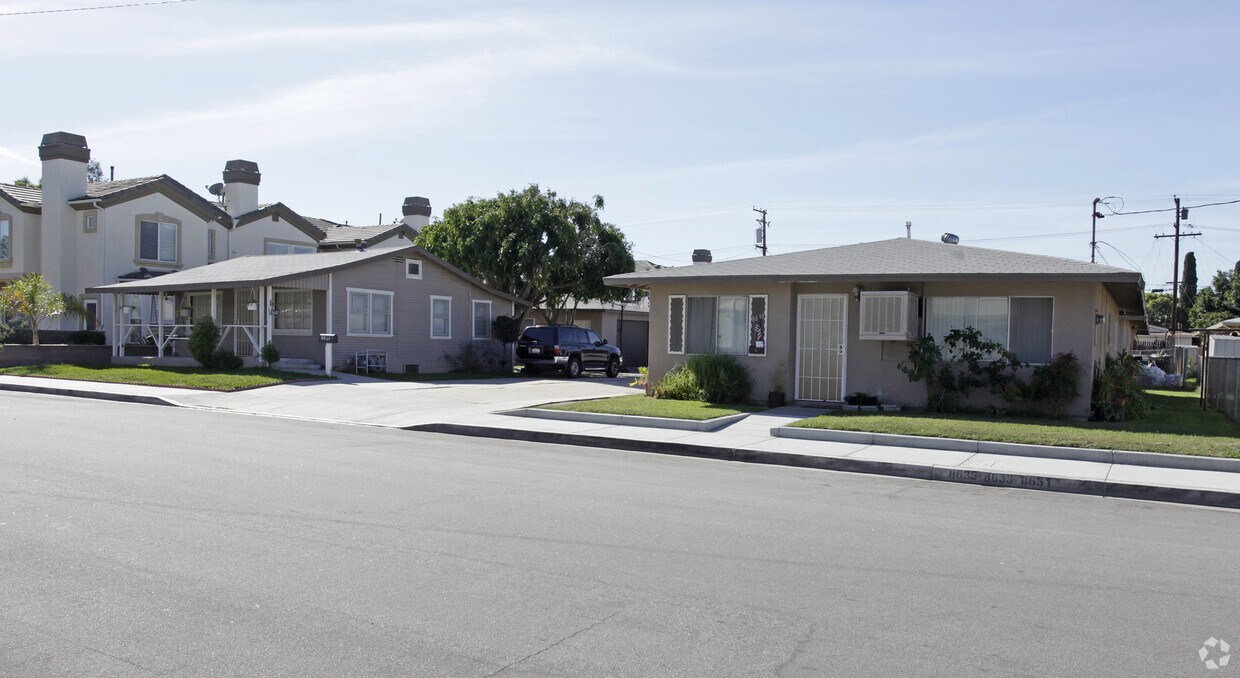 Foto principal - 8631-8645 La Salle St