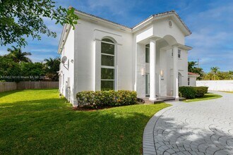Building Photo - 18400 SW 77th Ct