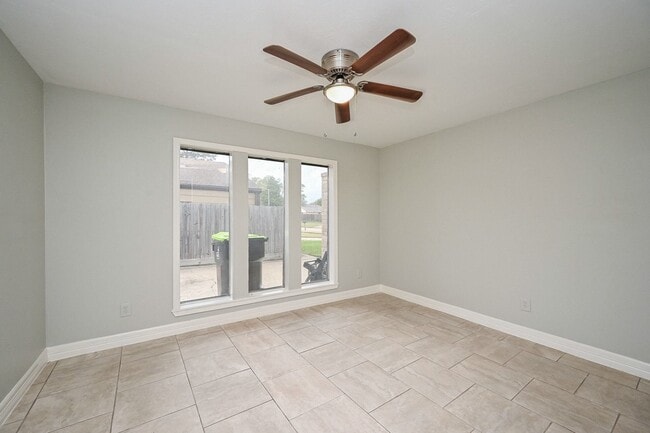 Building Photo - 15723 Creekhaven Dr