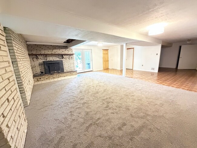 Building Photo - 410 5th St
