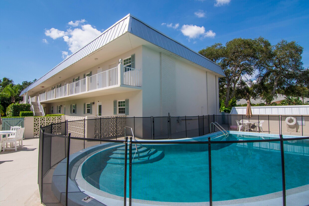 Foto principal - 900 Jasmine Ln