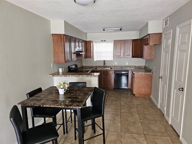 Building Photo - 1500 Oleander Dr