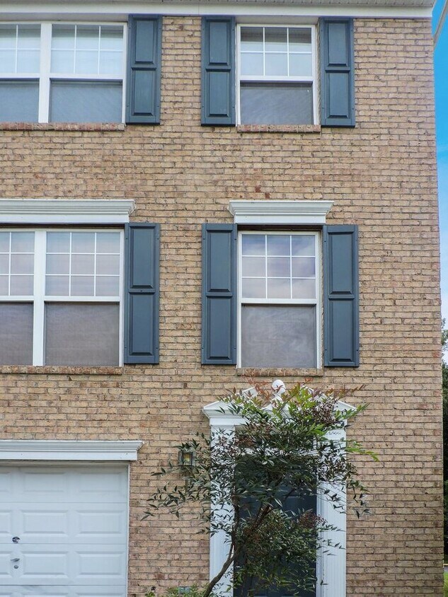 8421 Gauntlet Pl, White Plains, MD 20695 House Rental in White Plains, MD