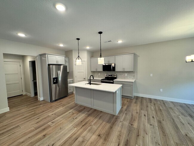 Foto del edificio - BRAND NEW 3-bedroom Duplex in Irvine Acres!