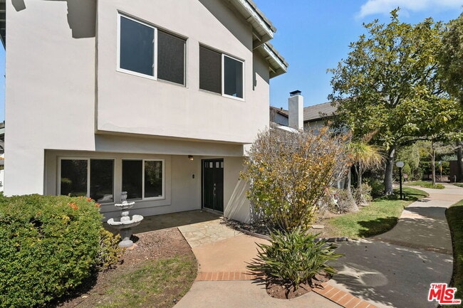 Building Photo - 1411 Avenida de Cortez