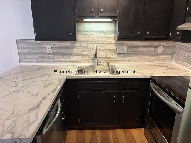 Foto del edificio - Newly Renovated Condo For Rent in North Attleboro!