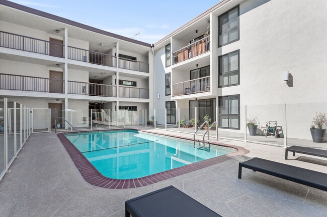 Pool - 911 N Kings Rd