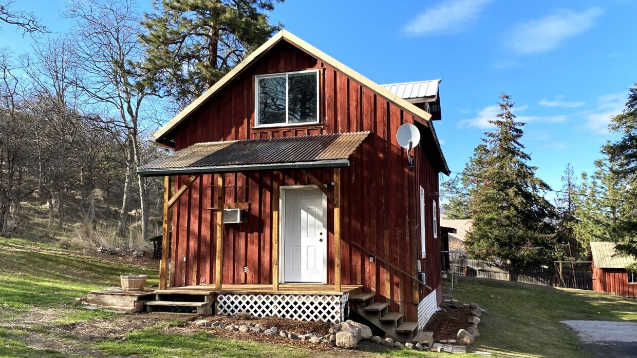 Primary Photo - Cozy Little Cabin
