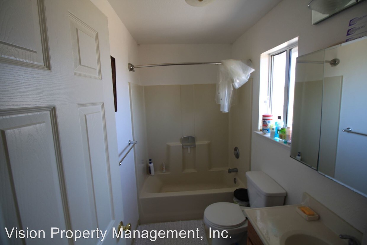 Building Photo - 1082 Hazel Dr