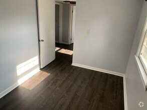 Building Photo - 165 Rambleside Dr