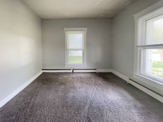 Building Photo - PRELEASING for AUGUST! Close to Campus