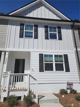 Building Photo - 2822 Saratoga Lake View